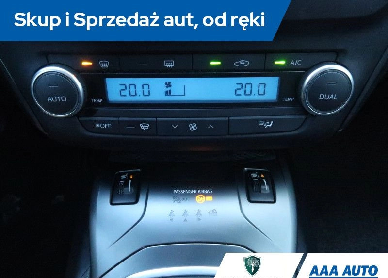 Toyota Avensis cena 53000 przebieg: 153845, rok produkcji 2015 z Zgierz małe 352